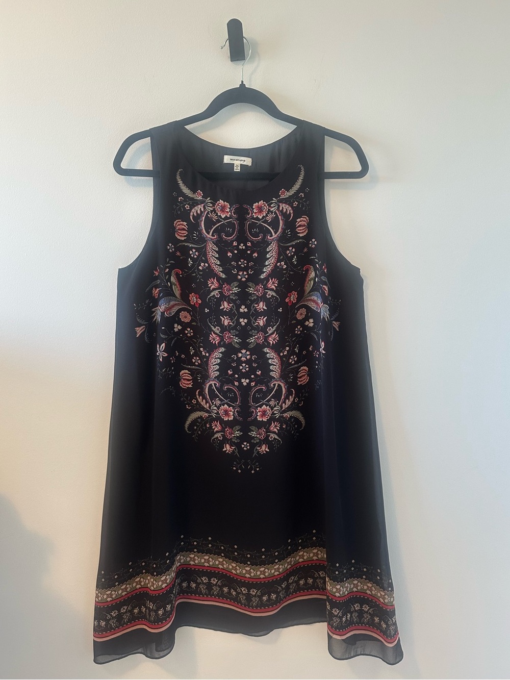 Beautiful Max Studio Black Floral Sleeveless Embroidered Pattern Shift Dress SzM